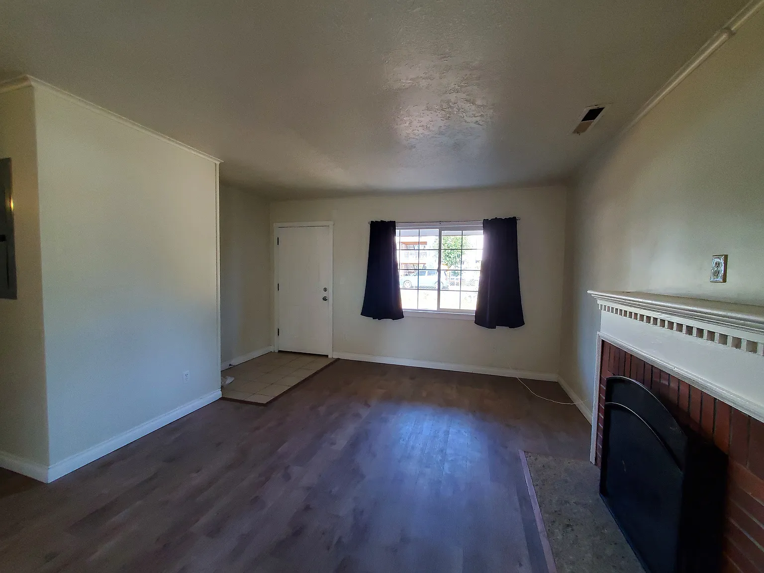 3 bed, 864 sqft, $2,150 — Photo 3