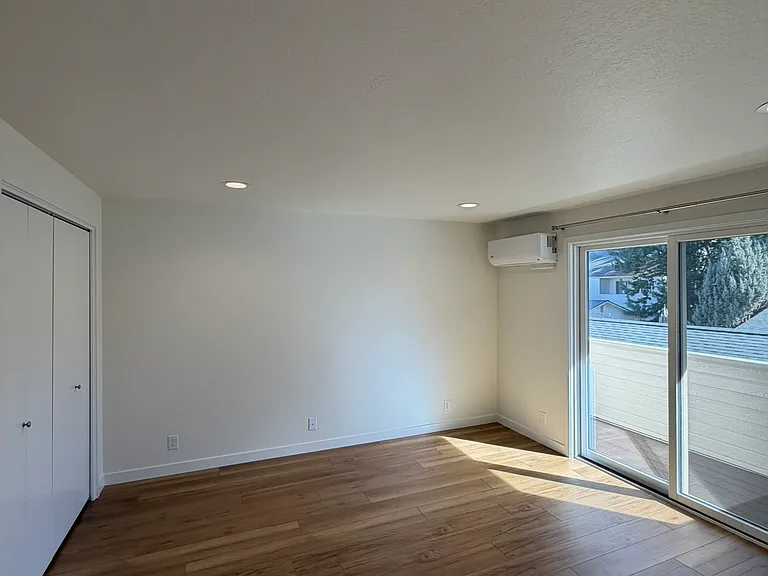 1050 NE Butler Market Rd #20 — Photo 27