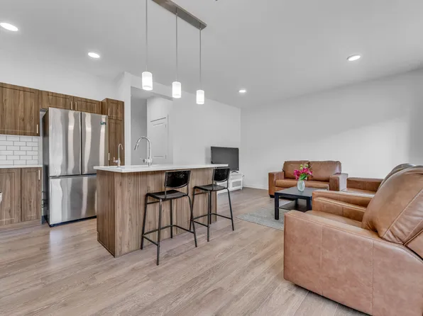 603 Orchards Blvd SW #41, Edmonton, AB T6X 2W8