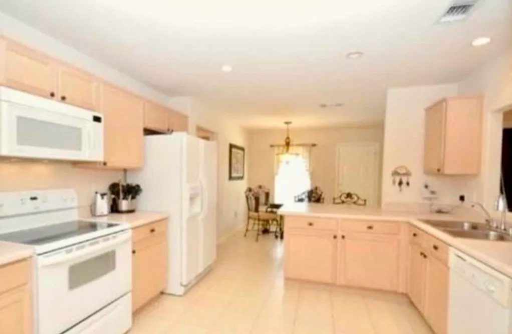 3 bed, 1818 sqft, $2,695 — Photo 4