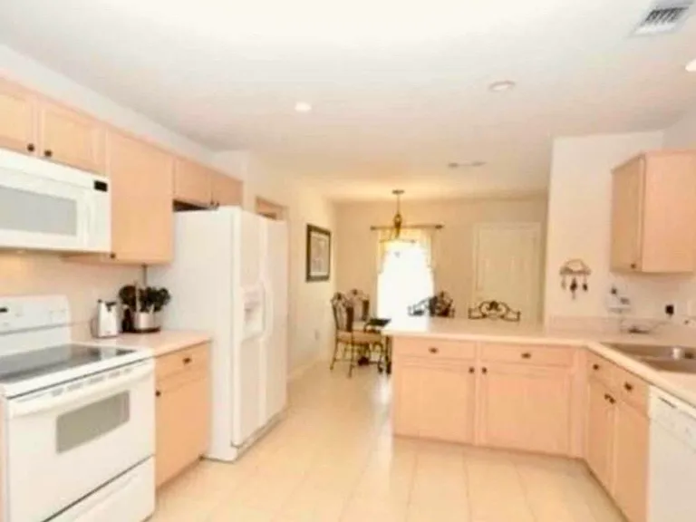 9008 Gainsborough Dr — Photo 4