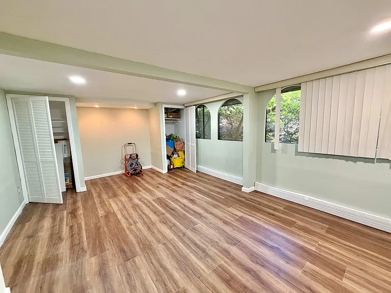 52 Deepdale Dr — Photo 4