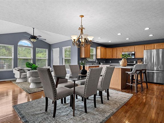 4th image of 200 Parrott Ct