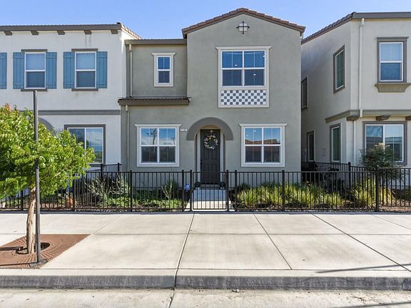 2nd image of 1131 Julia Cir