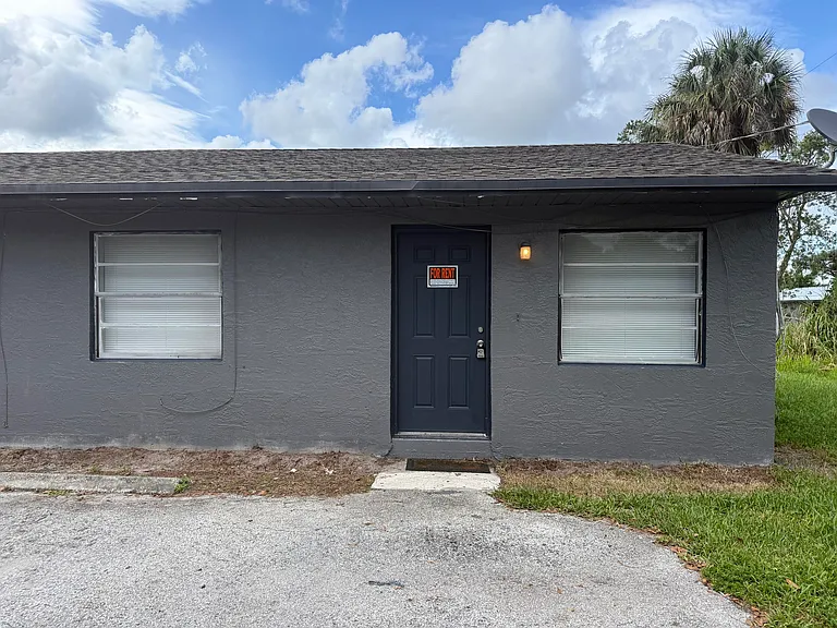5006 Sanibel Ave — Photo 2