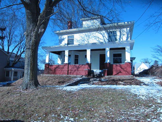 1st image of 16 E Main St