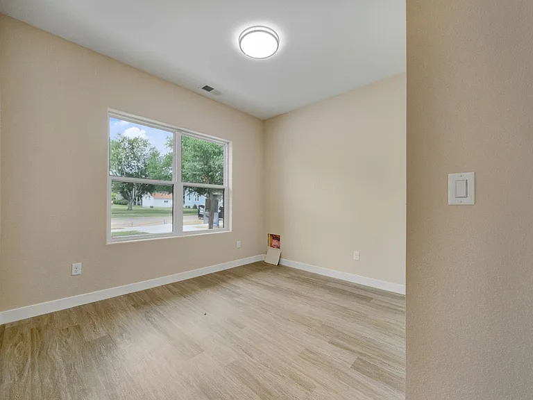105 E Ensey St #A — Photo 14