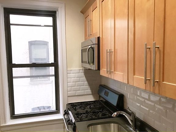 3rd image of 805 8th Ave APT 2R