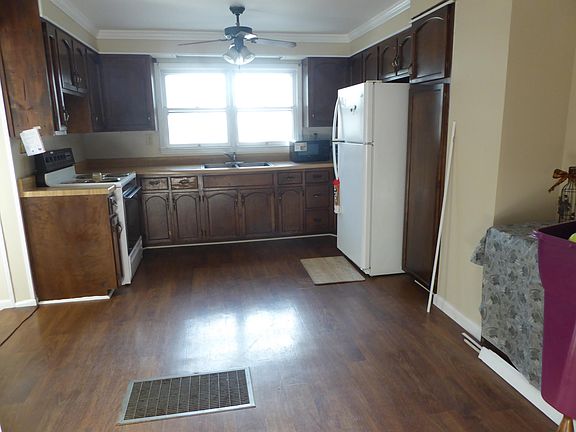 5th image of 125 Anderson St