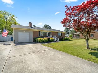 129 Red Robin Dr, Dunn, NC 28334