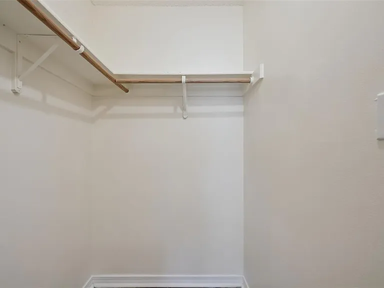 2725 Mayer St — Photo 21