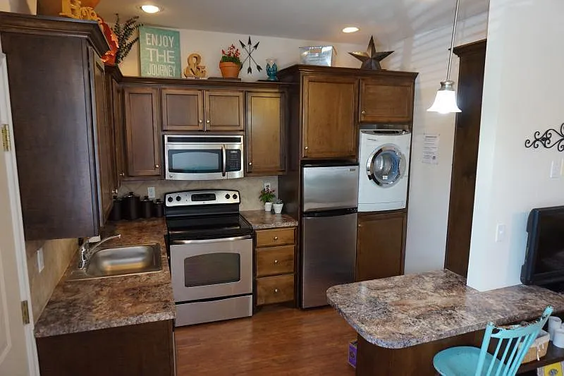 1 bed, 400 sqft, $750 — Photo 1