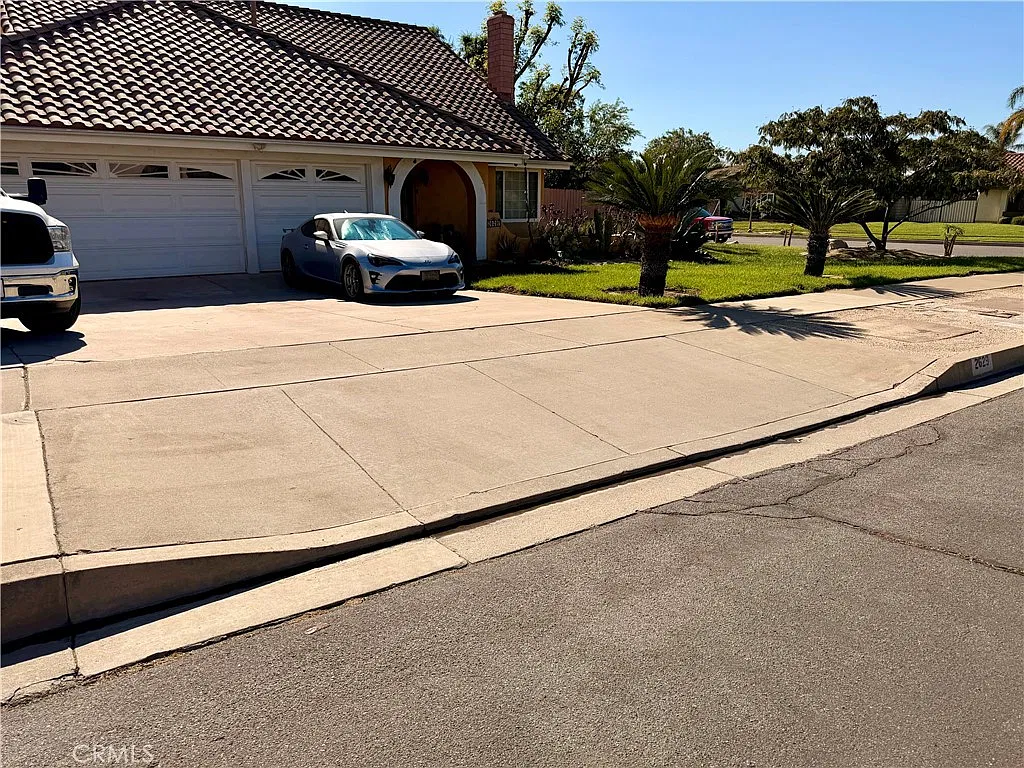 3 bed, 2.5 bath, 1714 sqft, $3,600 — Photo 2