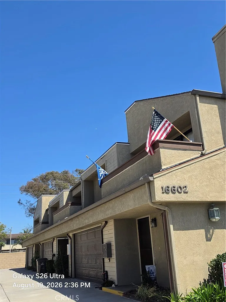 3 bed, 2.5 bath, 1342 sqft, $3,990 — Photo 1