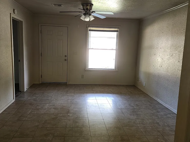 513 N Forest St — Photo 8