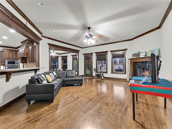 3rd image of 709 SE Eaton St