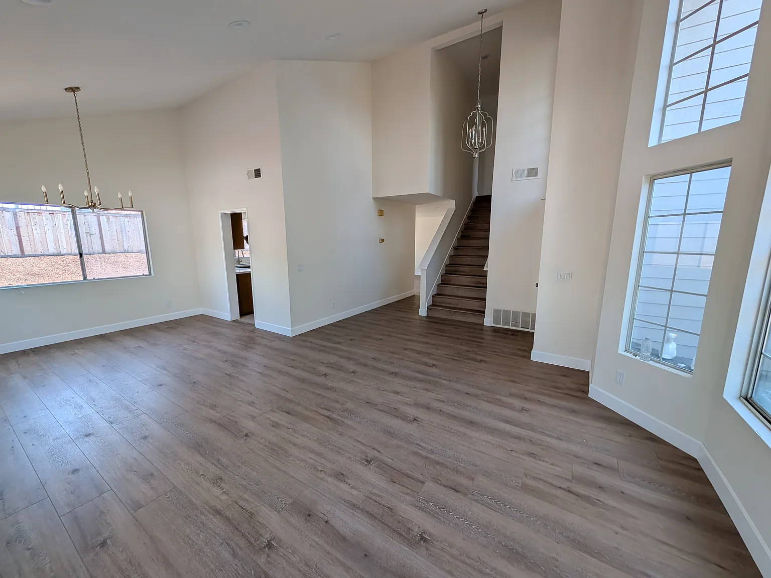 4 bed, 2.5 bath, 1852 sqft, $4,395 — Photo 3