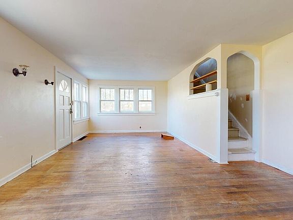 4th image of 1101 Lucas Rd