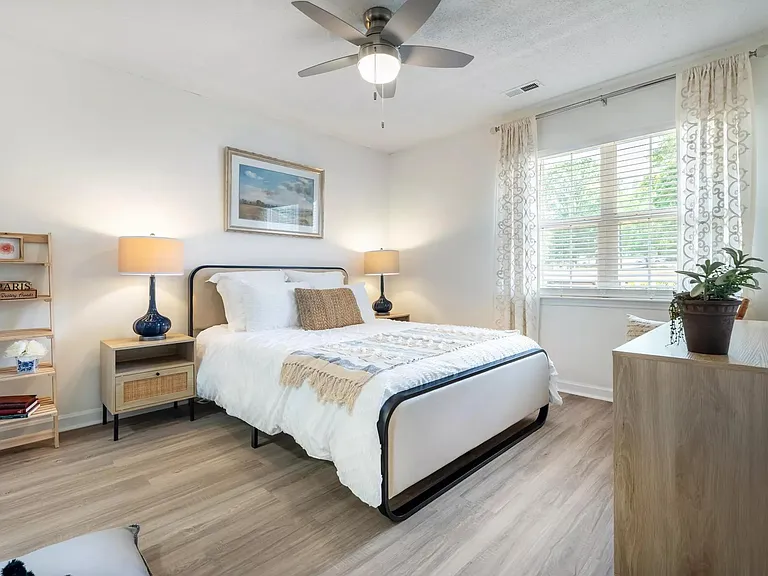 Brookefield Apartments — Photo 18