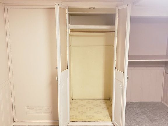 3rd image of 476 Giles Blvd W #2A