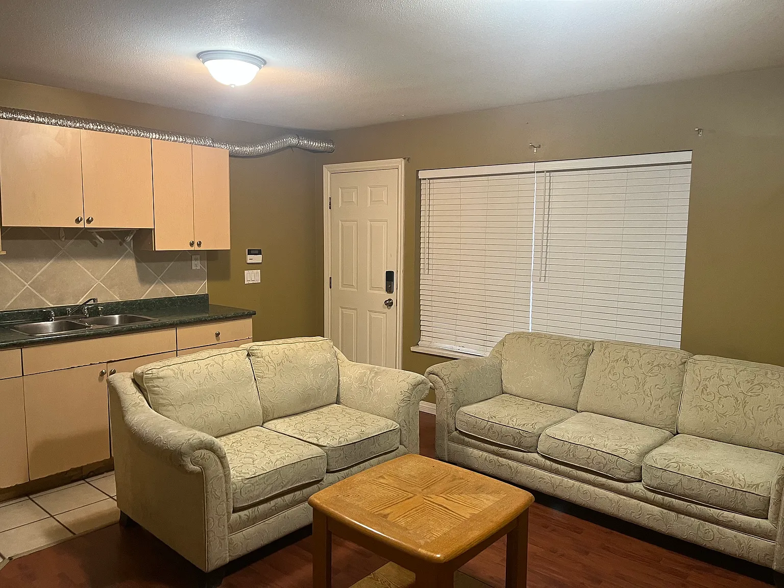 2 bed, 650 sqft, $1,600 — Photo 1