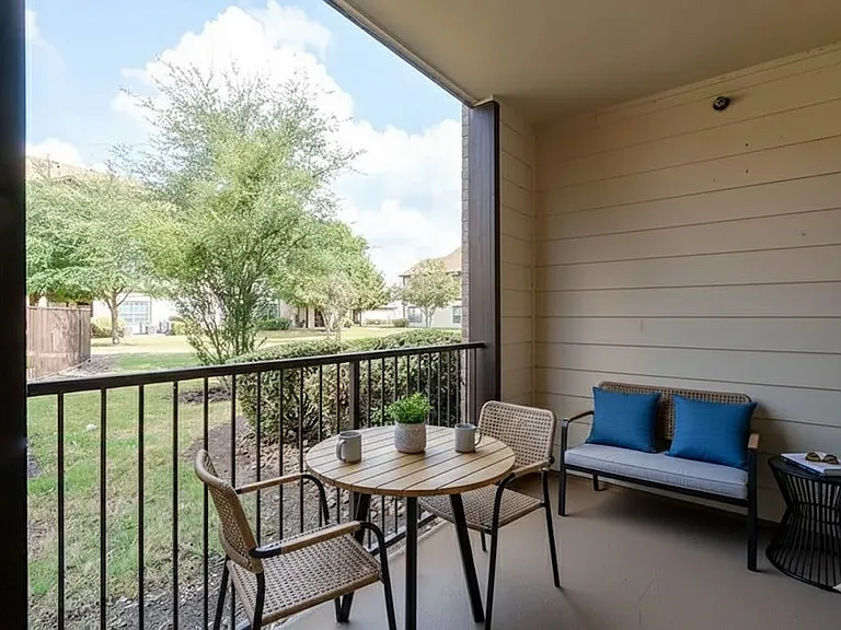LA SIERRA APARTMENTS — Photo 7