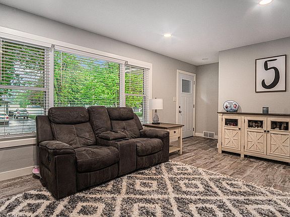 4th image of 1034 Elmwood Ave