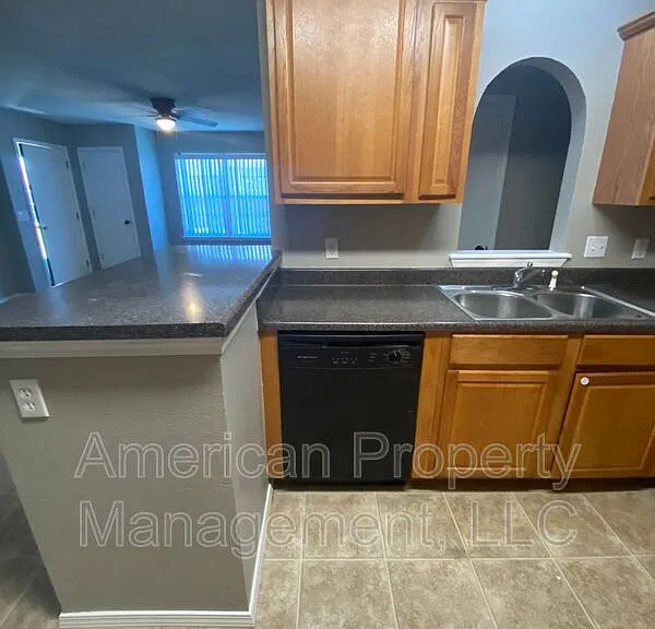 4716 NE Wisconsin St — Photo 21