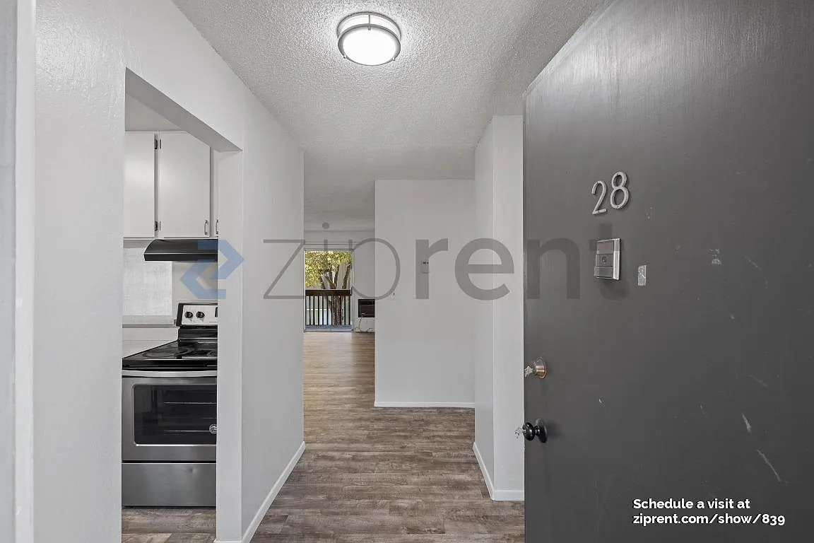 1060 Oak Grove Rd — Photo 4