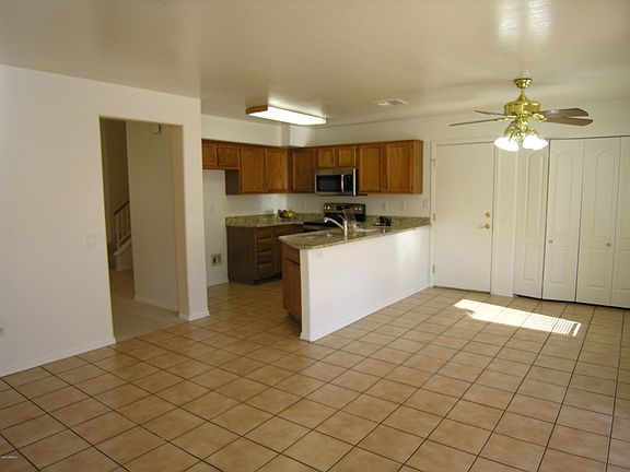Kitchen breakfast and Family area