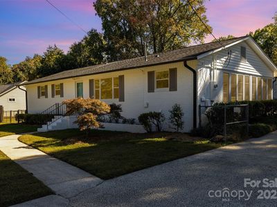 908 Ravendale Dr, Charlotte, NC, 28216