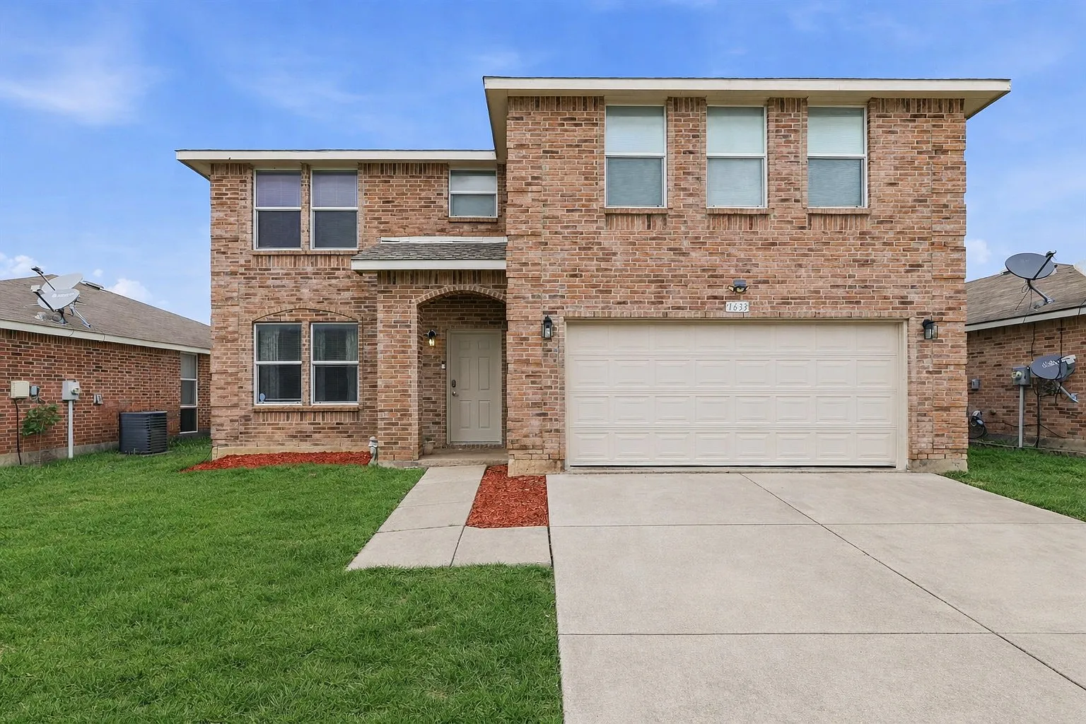 5 bed, 3440 sqft, $2,600 — Photo 1