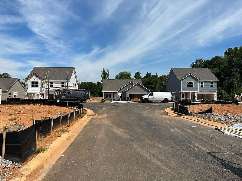 2nd image of 214 Venture Dr