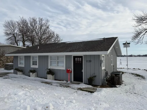 1139 W Lake Ave, Worthington, MN 56187