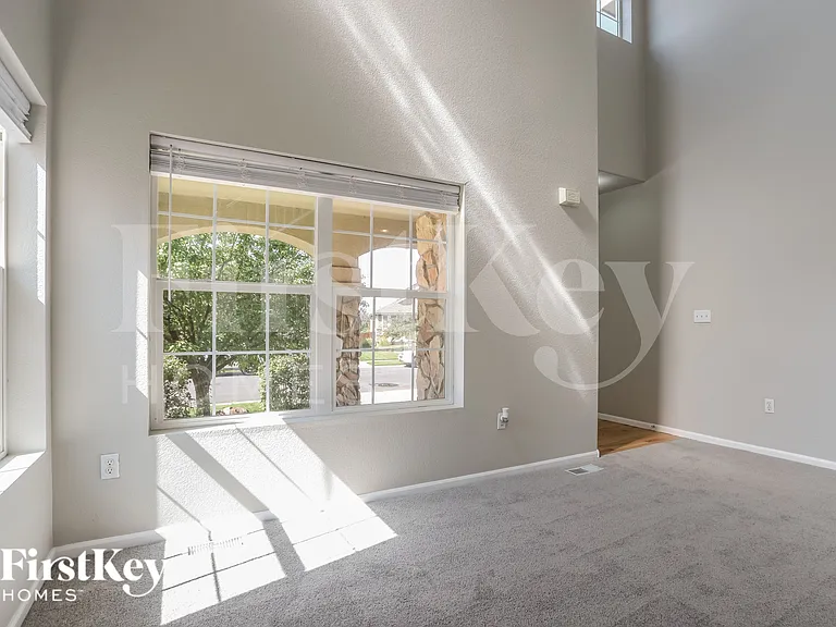 10634 Lewiston St — Photo 6