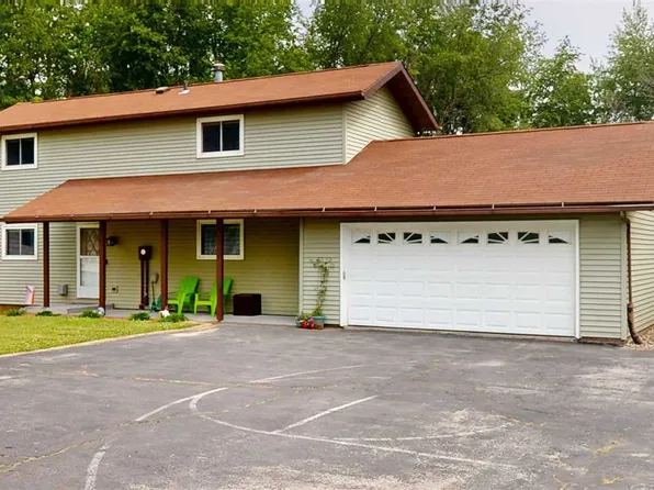 1944 Surf Dr NE, Solon, IA 52333