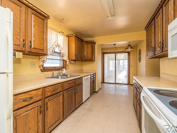 2nd image of 1708 S Wayland Ave