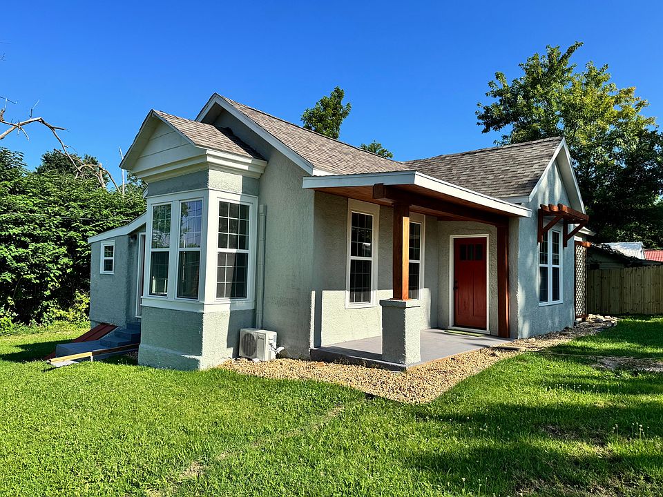 1st image of 701 Oak Street