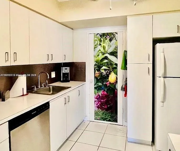 3505 S Ocean Dr #911 — Photo 8