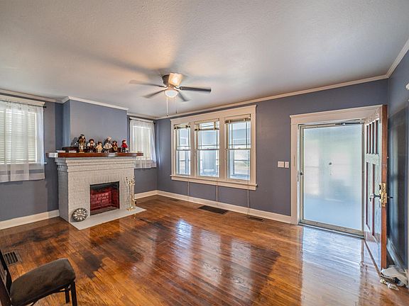 3rd image of 803 Walnut St