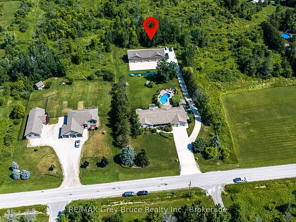 4th image of 913 27th St W