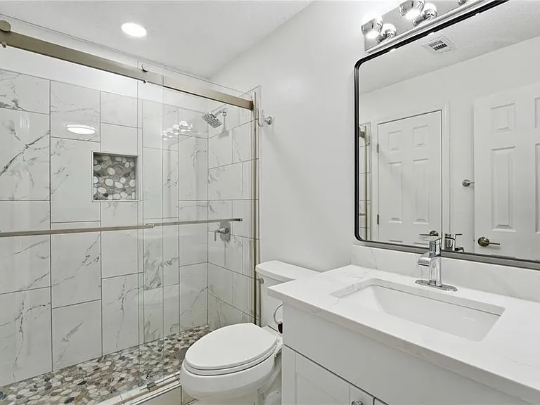 904 Wentworth Ct — Photo 16