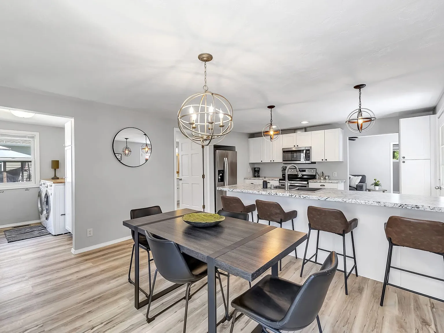 2 bed, 1002 sqft, $2,300 — Photo 4
