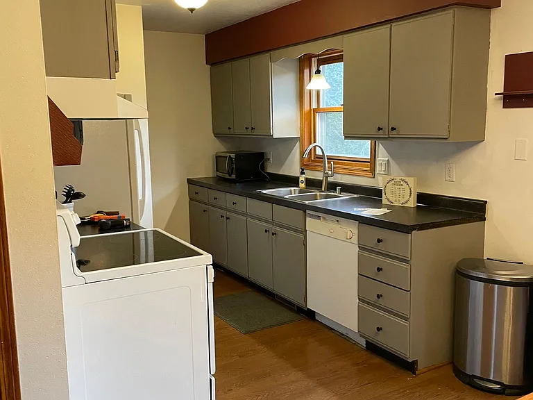 746 S Main St — Photo 4