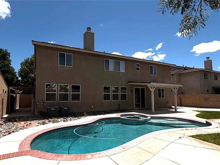 44045 Quarter St — Photo 23