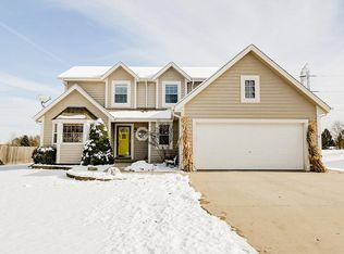 312 S Cottrell Dr, Saukville, WI 53080