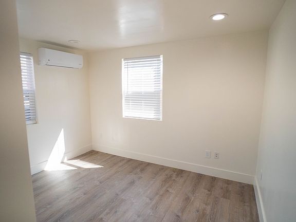 3rd image of 122 E Plaza Blvd #122