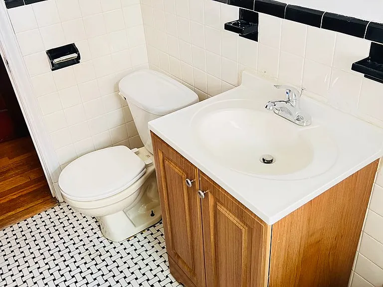 8505 Greenwood Ave — Photo 25
