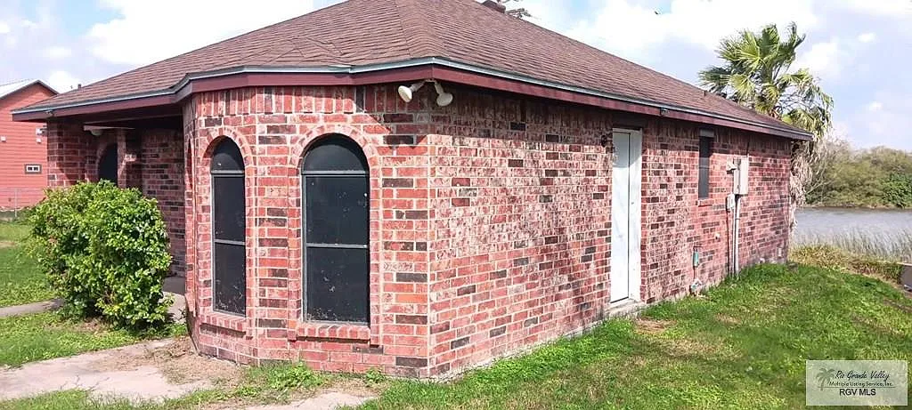 2 bed, 1.0 bath, 1080 sqft, $1,400 — Photo 2