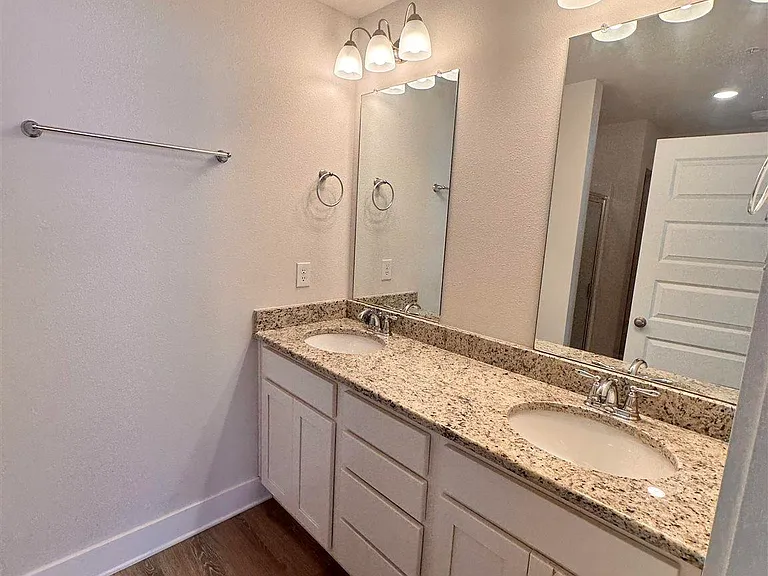 1542 Iroquois Ct — Photo 15
